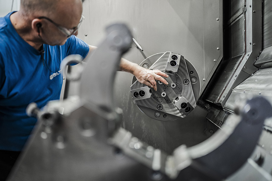 Dreh- und Fräscenter sowie CNC-Rundschleifmaschinen für komplexe Bauteile